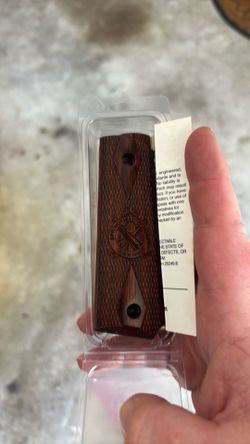 Springfield  Grips
