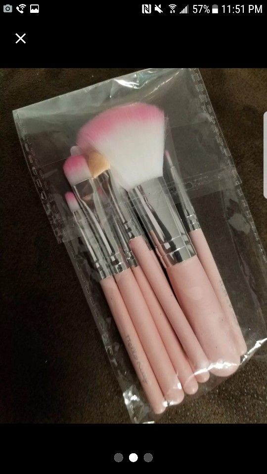 Hello kitty 7 pc makeup brush set