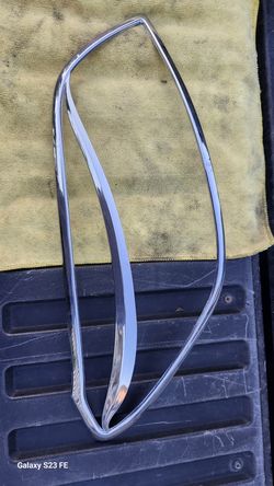 Toyota RAV4 06 Right Headlight Chrome Trim