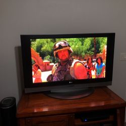 LG 46’ PLASMA TV