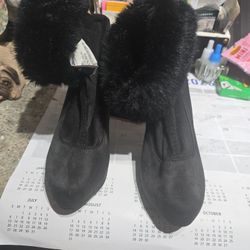 Women Black Fur Boots
