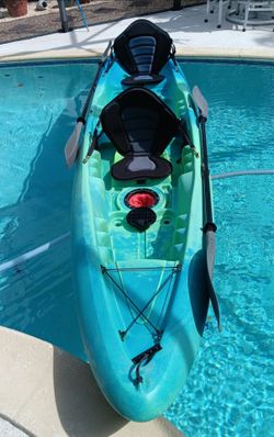 KAYAK BEAUTIFUL WEST MARINE ABACO 13.5 WITH PADDLES