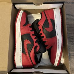 AIR JORDAN 1 LOW (size 5Y)