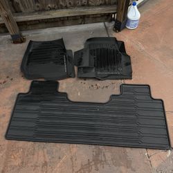 2023–2024 Ford F-350 Super Duty Floor Mats – OEM – Excellent Condition