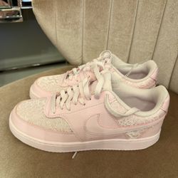 Women’s Pink Nikes Size 9 