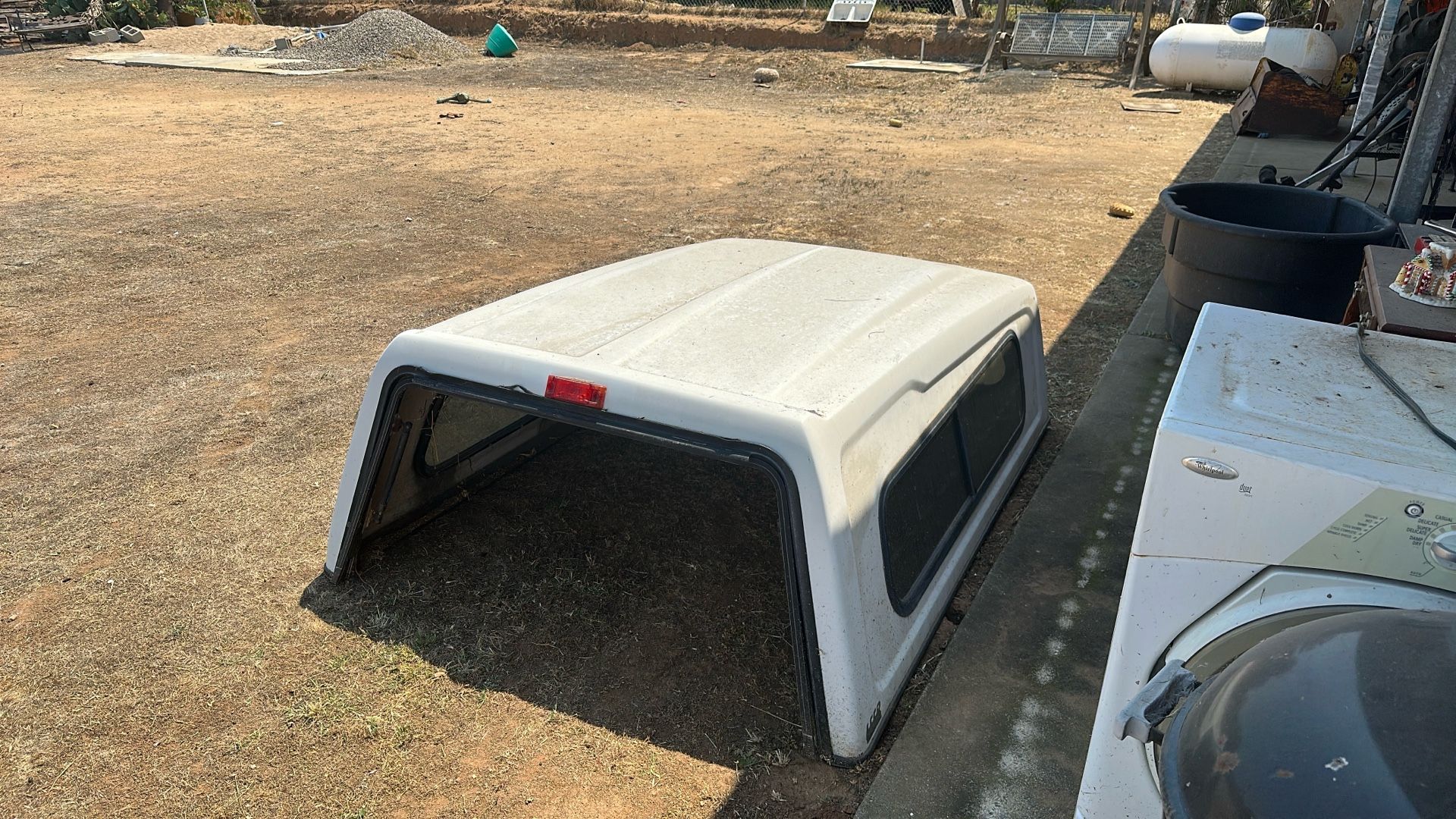 6 foot camper fits Ford ranger or Toyota’s
