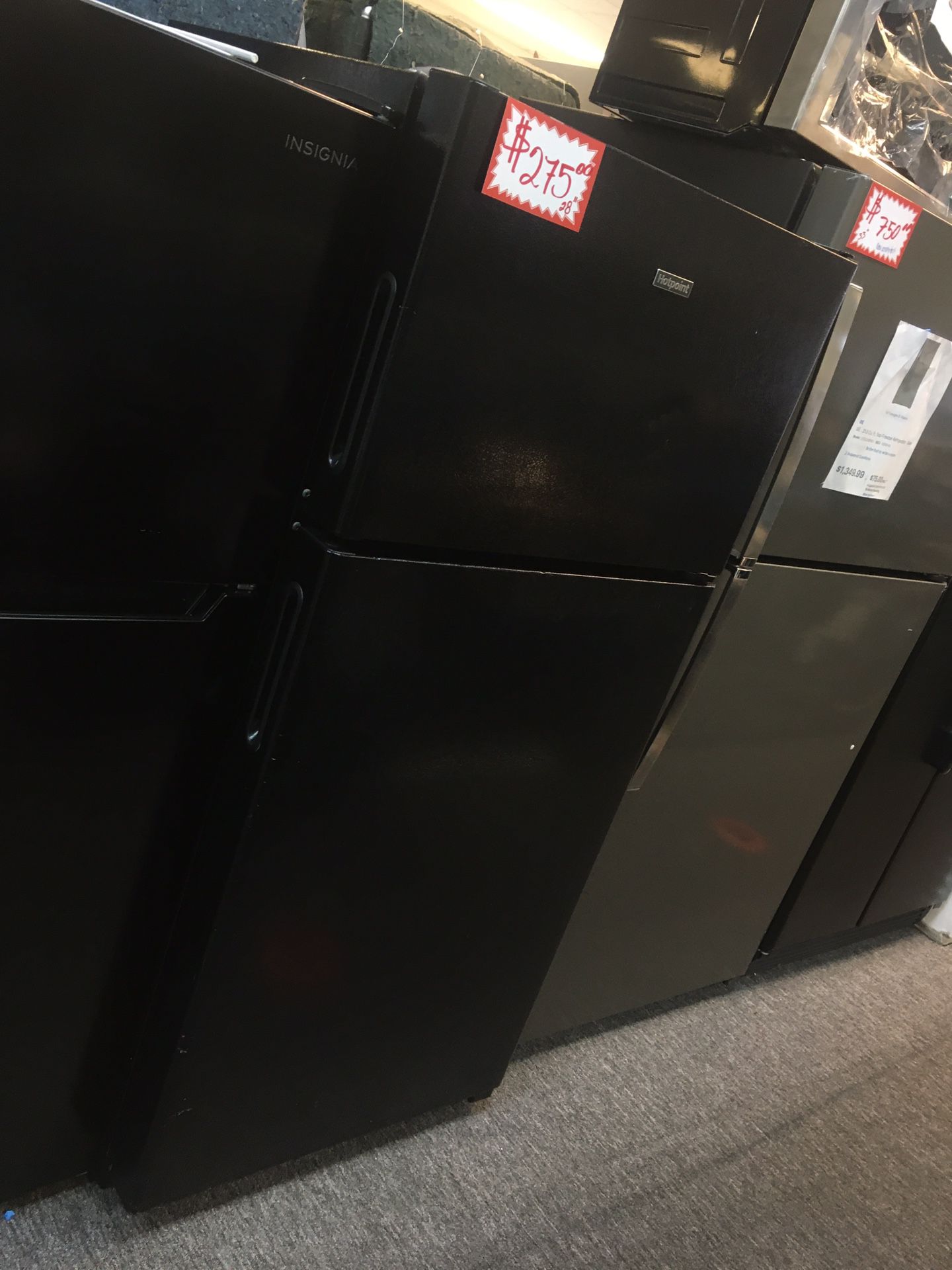Hotpoint 28” Top Freezer Refrigerator Black Working Perfectly 4 Months Warranty
