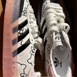 Hello Kitty Gazelle 