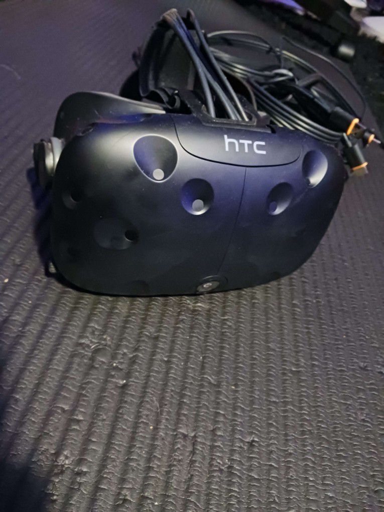 HTC Vive Headset + Accessories