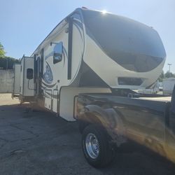 2014 Avalanche 5 Slideout Bunkhouse