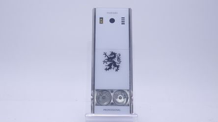 Limited Edition cellular phone Mobiado Professional 105 White 23/50