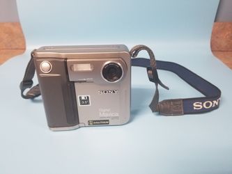 Sony Digital Still Camera Mavica MVC-FD5 w/ Battery Just Took Pics With It Minty