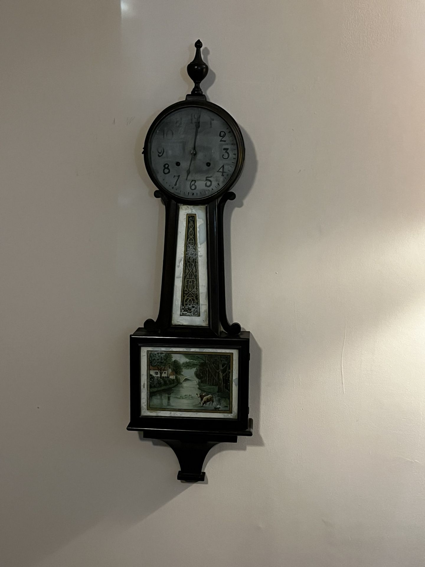 Antique New Haven banjo wall clock early 1900s. 8 day key wind up chimes work. The pendulum will not swing on its own, so it needs a minor servicing.