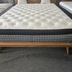 Brand New 16" Thick Gel/Pocket Coils Medium Firm Queen Pillowtop Mattress (Made In Japan)