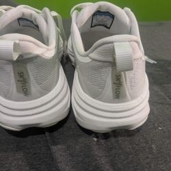 W HOKA SKYFLOW 8 1/2 REGULAR 