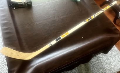 Buffalo Sabres, Paul Gaustad #28 Signed Hockey Stick