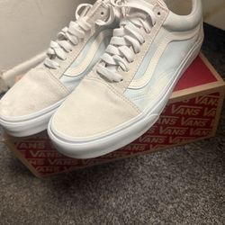 Woman’s Vans size 10