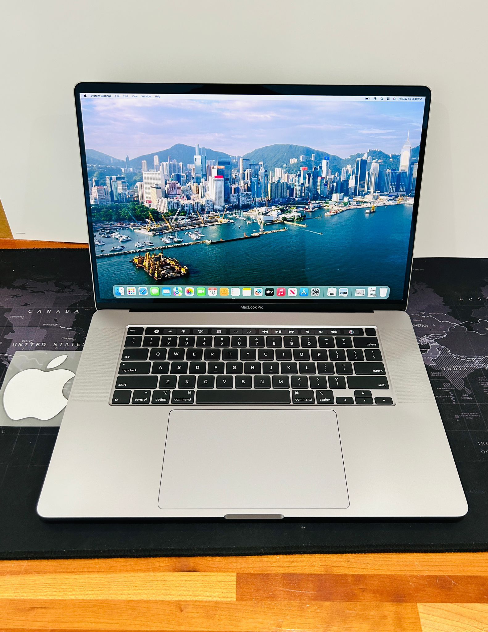 Apple MacBook Pro 16” 2019 2.4Ghz 8-CORE Intel I9 32GB RAM 500GB AMD Radeon pro 5300m  4GB-VRAM Graphics TouchBar