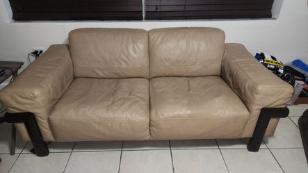 2 Couches 1 Recliner
