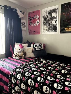 Reversible Juicy Couture Queen Comforter Set