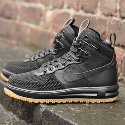 Nike duck Boots Size 9.5 With Box
