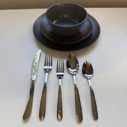 Complete Dinnerware + Flatware Set – Modern Gray – Ready for 6–8