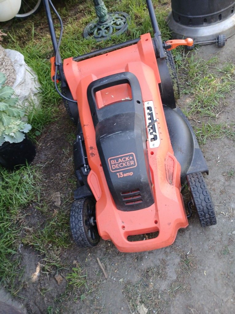 Black N Decker 13 Amp Lawn Mower