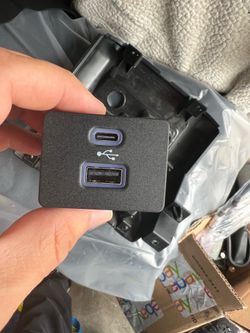 Ford F150 Expedition USB A / C ML3T-14F014-AD OEM