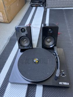 Victoria Vinyl Record Player
