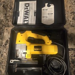 Dewalt DW321 6.5 Amp Corded Variable Speed Jig Saw