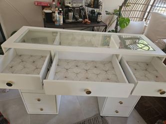 Vanity Dresser