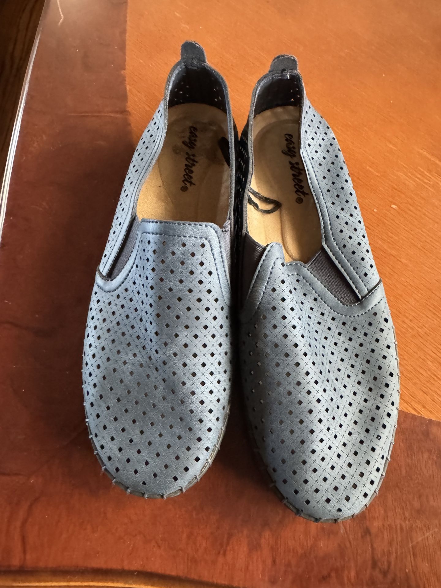 Easy Street Woman’s Flat Size 7