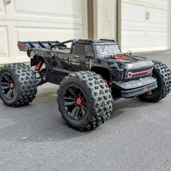 ARRMA RC Truck Outcast 4X4 8S BLX 1/5