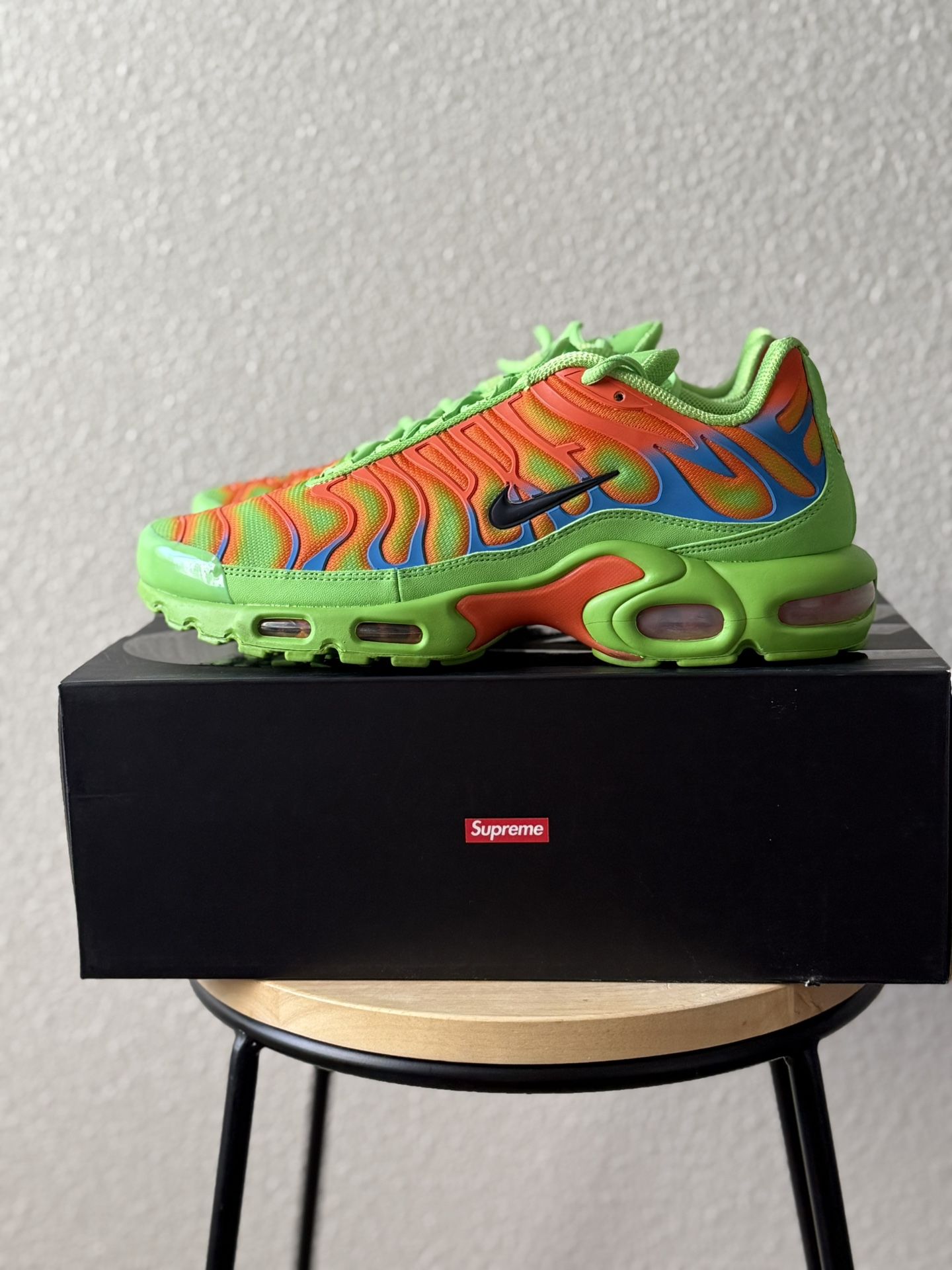 Nike Air Max Plus x Supreme Mean Green. Size (10.5 M)