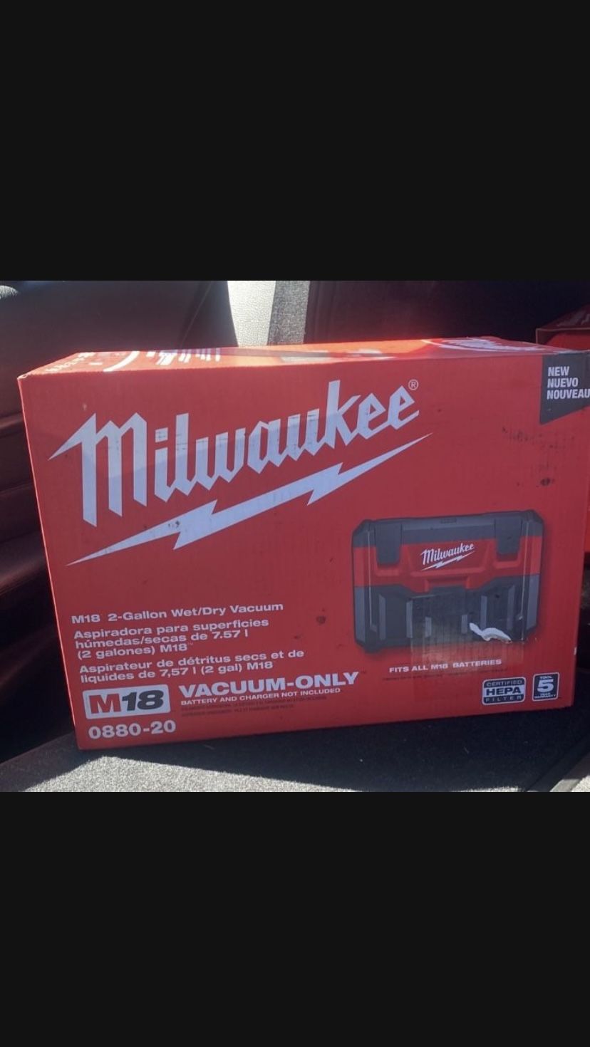 M18 2 Gallon Milwaukee Wet/Dry Vacuum