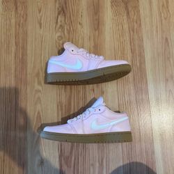 Air Jordan 1 Low Arctic Pink Gum (Women's) Size 6 W (36.5 EUR)