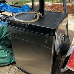Fridge With Tap And Hose