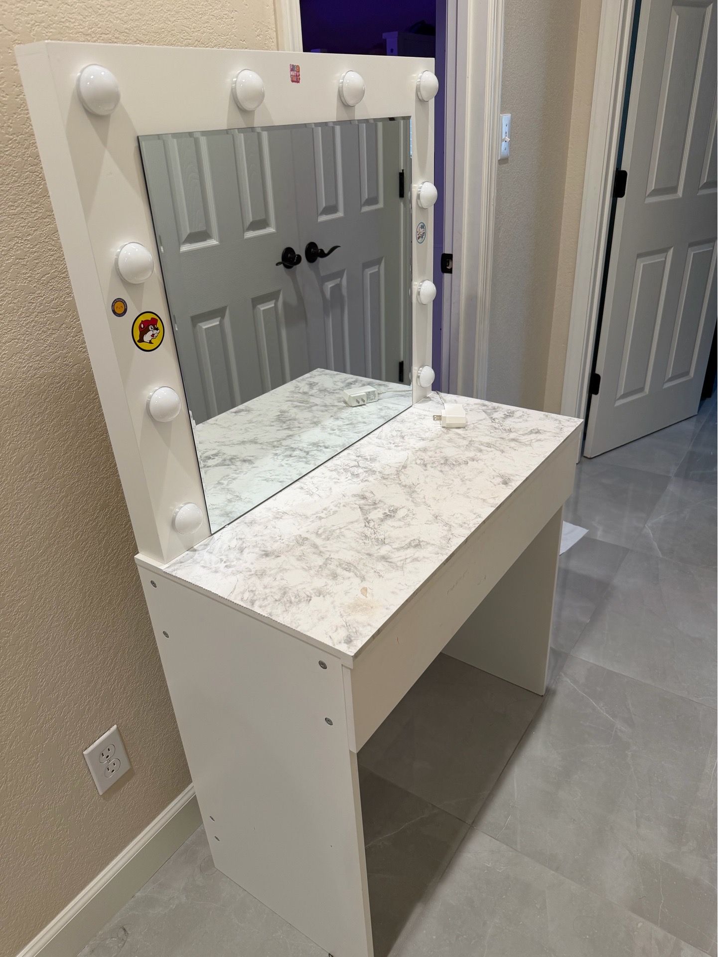 Hollywood style kids, vanity with lights and mirror