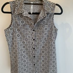 Woman’s Sleeveless Blouse 