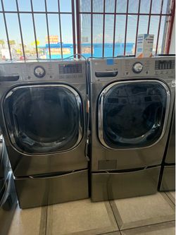 Lg front load washer and gas dryer set