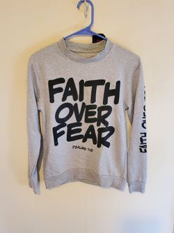 Faith Over Fear Grey Graphic Sweatshirt SIZE S