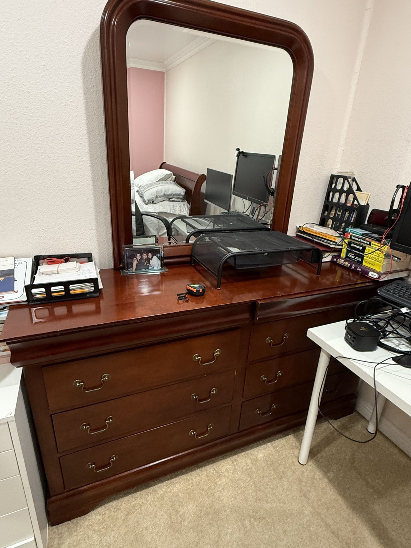 Dresser With Mirror 