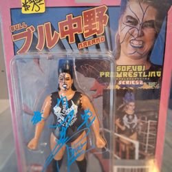 AUTOGRAPH , WRESTLING COLLECTIBLE ACTION FIGURE 