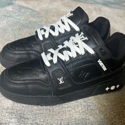 Men Louis Vuitton Sneakers Size 7 $100 