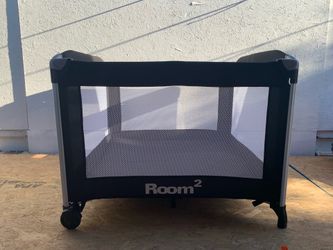 Joovy Room² Portable Playard (Black) — Excellent Condition