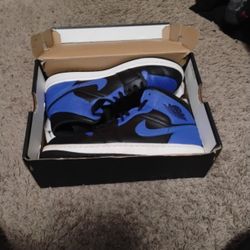 Air Jordan 1 Retro Royal (2017) Size 9