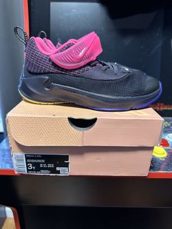 Nike Freak 3 Basketball Sneakers Size 3Y 