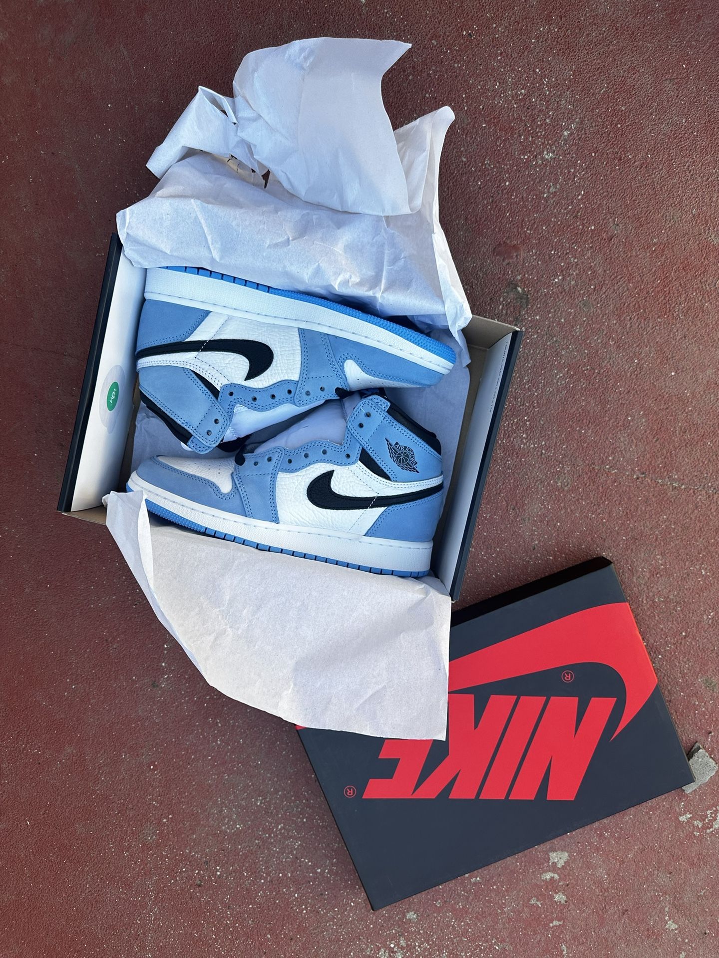 Air Jordan 1 High University Blue