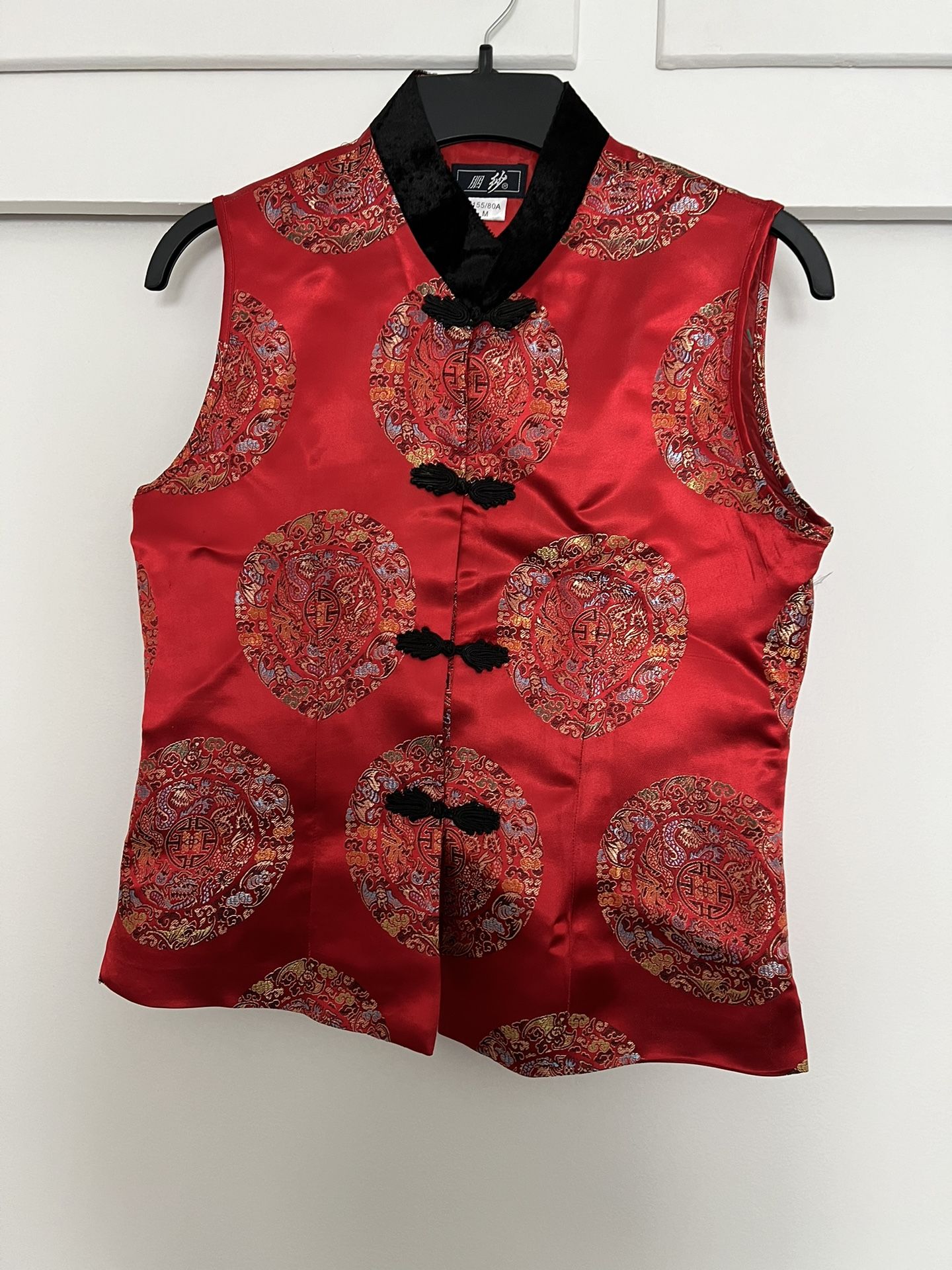 Woman’s Chinese Silk Red And Black Vest In New Condition Size Medium 