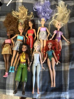 8 Dolls 